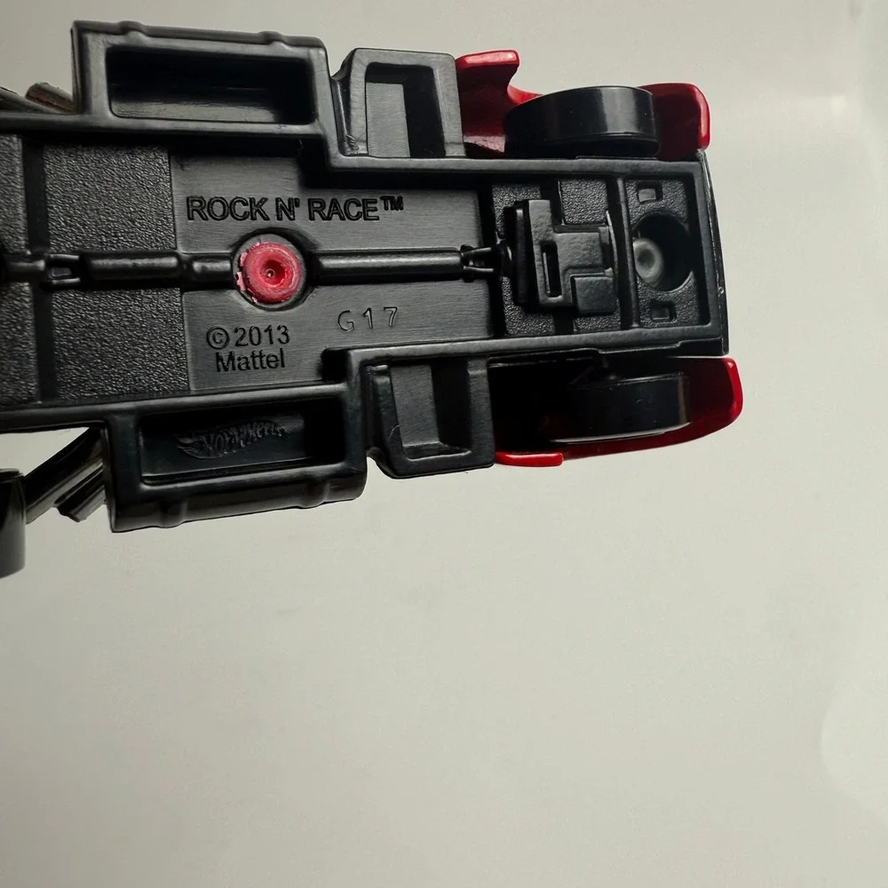 Hot Wheels City Red Rock N Race Transport Truck Trailer Toy 2013 Mattel